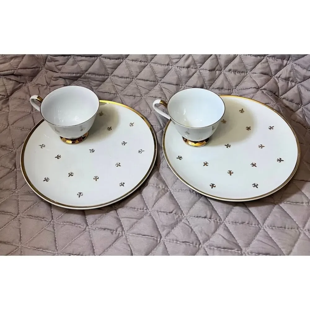 4 pcs. Vintage Fleur De Lis 3512 Gold Tea Cup and Luncheon Plate Set by Lefton.